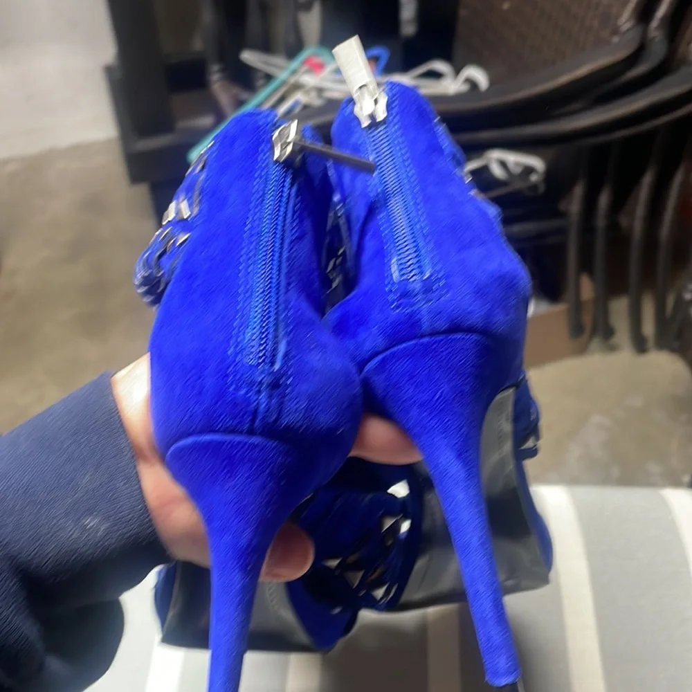 Beautiful blue studded heels - Picture 3 of 6